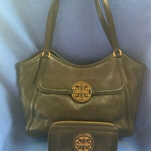 TORY BURCH AMANDA BLACK LEATHER TOTE AND WALLET